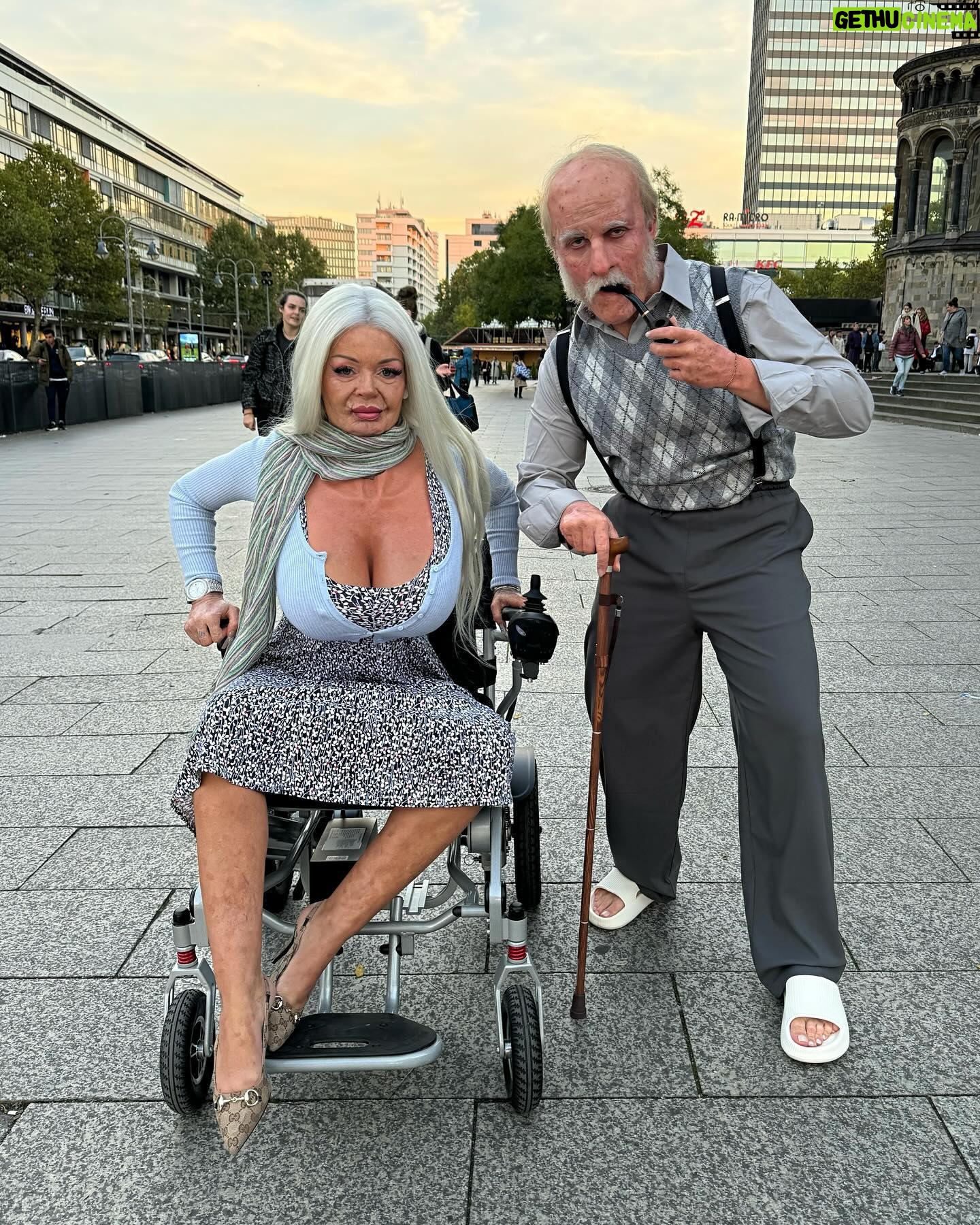Katja Krasavice - 273.3K Likes - Jill & Joe Biden auf Temu bestellt 👵🏻👴🏻 #old #halloween #joebiden