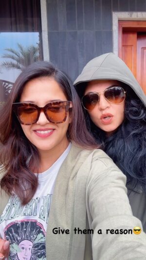 Kavita Kaushik Instagram - We try 🤷🏻‍♀️ 

#letsmakeareel #andwedid #somehow