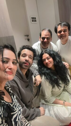 Kavita Kaushik Instagram - Bad company = lot of fun 😉
#fir ❤️