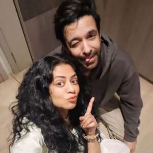 Kavita Kaushik Instagram - Hayye Daiyya kahan jaau mai F.i.R likhaaun 
#This❤️❤️❤️ #My #whole #heart
@aamirali
@sapna_sikarwar08 
@gopibhalla 
@sandeepaanand
Gulguley , Shashank and some important members were missed
