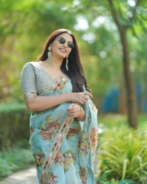 Kavya Shetty Instagram - 🧚🏻‍♂️✨💚

Wearing @samyakksarees @samyakkclothing 
Click @sumanthpxl @frozenmoment_s 
Jewellery @nayrasbynethra 
Makeup & Hair @manjunattha.n 
#kavyashetty #bengaluru