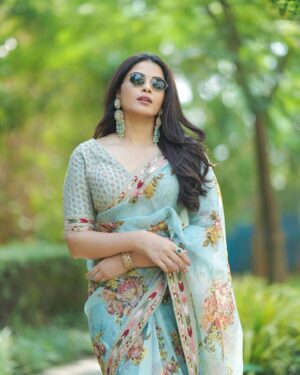 Kavya Shetty Instagram - 🧚🏻‍♂️✨💚

Wearing @samyakksarees @samyakkclothing 
Click @sumanthpxl @frozenmoment_s 
Jewellery @nayrasbynethra 
Makeup & Hair @manjunattha.n 
#kavyashetty #bengaluru