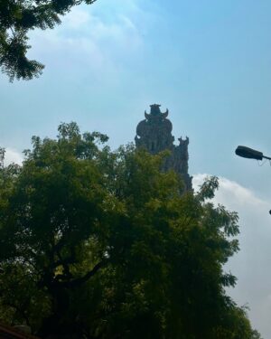 Kavya Shetty Instagram - Walk with confidence, for your path is secure in God's guidance🪷 🦜✨🙏

The Meenakshi Amman Temple, located in Madurai, Tamil Nadu, is one of the most ancient temples in India, dedicated to Goddess Meenakshi  and Lord Sundareshwarar.
It is an iconic representation of Tamil culture, architecture, and spirituality.
#meenakshiammantemple #madurai #tamilnadu