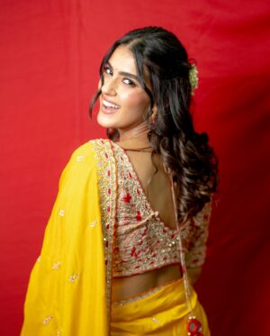 Kavya Thapar Instagram - 🌻🌹

Wearing : @kushalethnix 
Jewellery : @alluringaccessories.a2
Styleby : @stylebyannapurna
Team : @i.deekshasetti 
H&M : @sakbagasramua 
Click : @they_call_me_keshu
