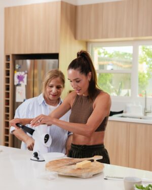 Kayla Itsines Instagram - Our family recipes are now YOUR family recipes ❤️🇬🇷 You guys…. we actually got RECIPES out of Yiayia… do you know how impossible this was 💀 When we asked her how much salt she said “ah not much” …. YIAYIA!! That’s NOT an amount 🤣😂 Link is in my bio and I’ve made a little highlight reel for it too 👀😍 Happy cooking !!!