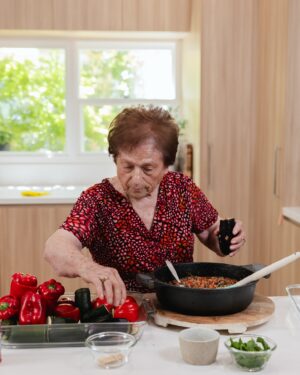 Kayla Itsines Instagram - Our family recipes are now YOUR family recipes ❤️🇬🇷 You guys…. we actually got RECIPES out of Yiayia… do you know how impossible this was 💀 When we asked her how much salt she said “ah not much” …. YIAYIA!! That’s NOT an amount 🤣😂 Link is in my bio and I’ve made a little highlight reel for it too 👀😍 Happy cooking !!!