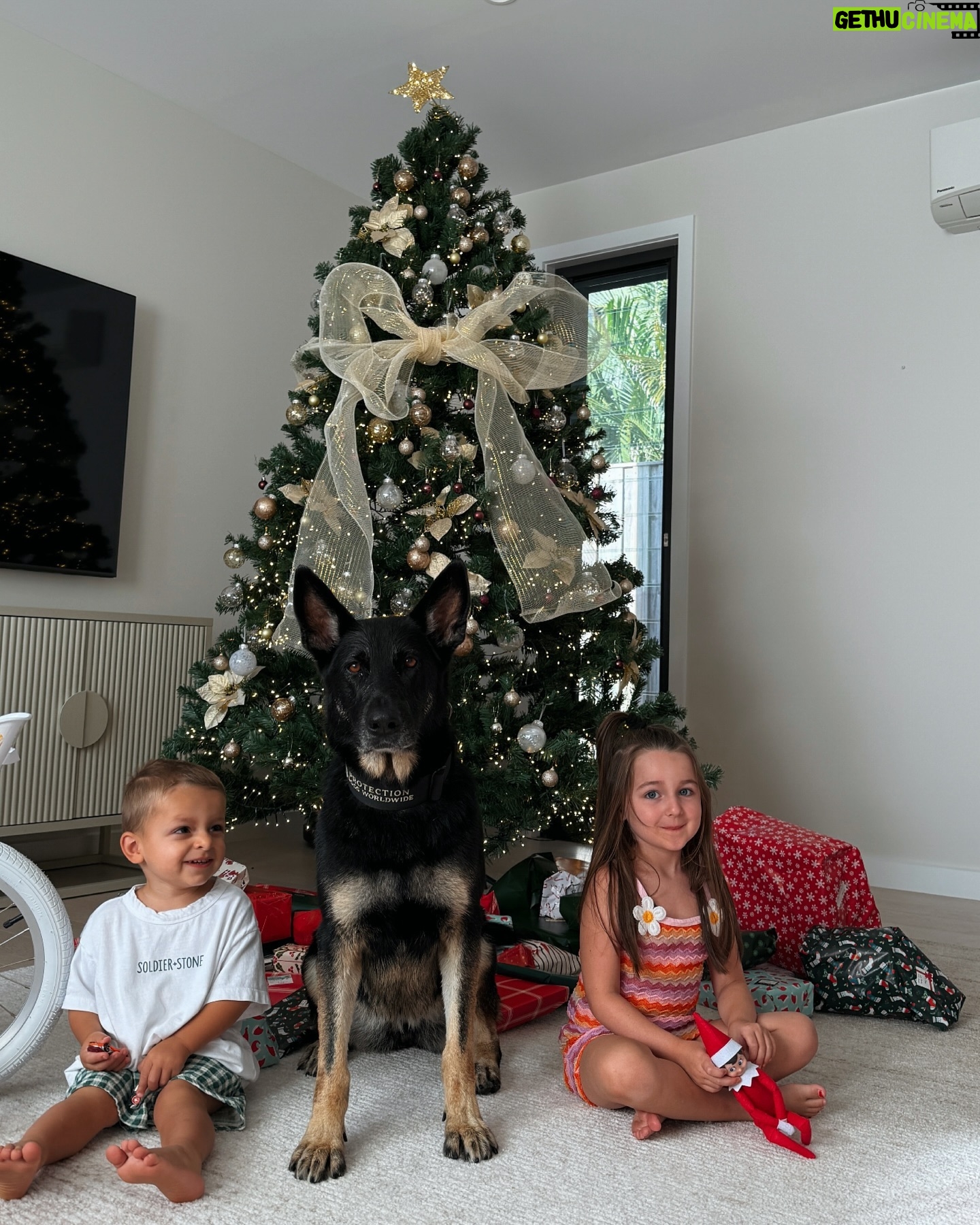 Kayla Itsines - 70.2K Likes - Merry Christmas Everyone 😍🎄 Love Arna and Jax 🥰