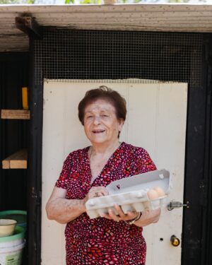 Kayla Itsines Instagram - Our family recipes are now YOUR family recipes ❤️🇬🇷 You guys…. we actually got RECIPES out of Yiayia… do you know how impossible this was 💀 When we asked her how much salt she said “ah not much” …. YIAYIA!! That’s NOT an amount 🤣😂 Link is in my bio and I’ve made a little highlight reel for it too 👀😍 Happy cooking !!!