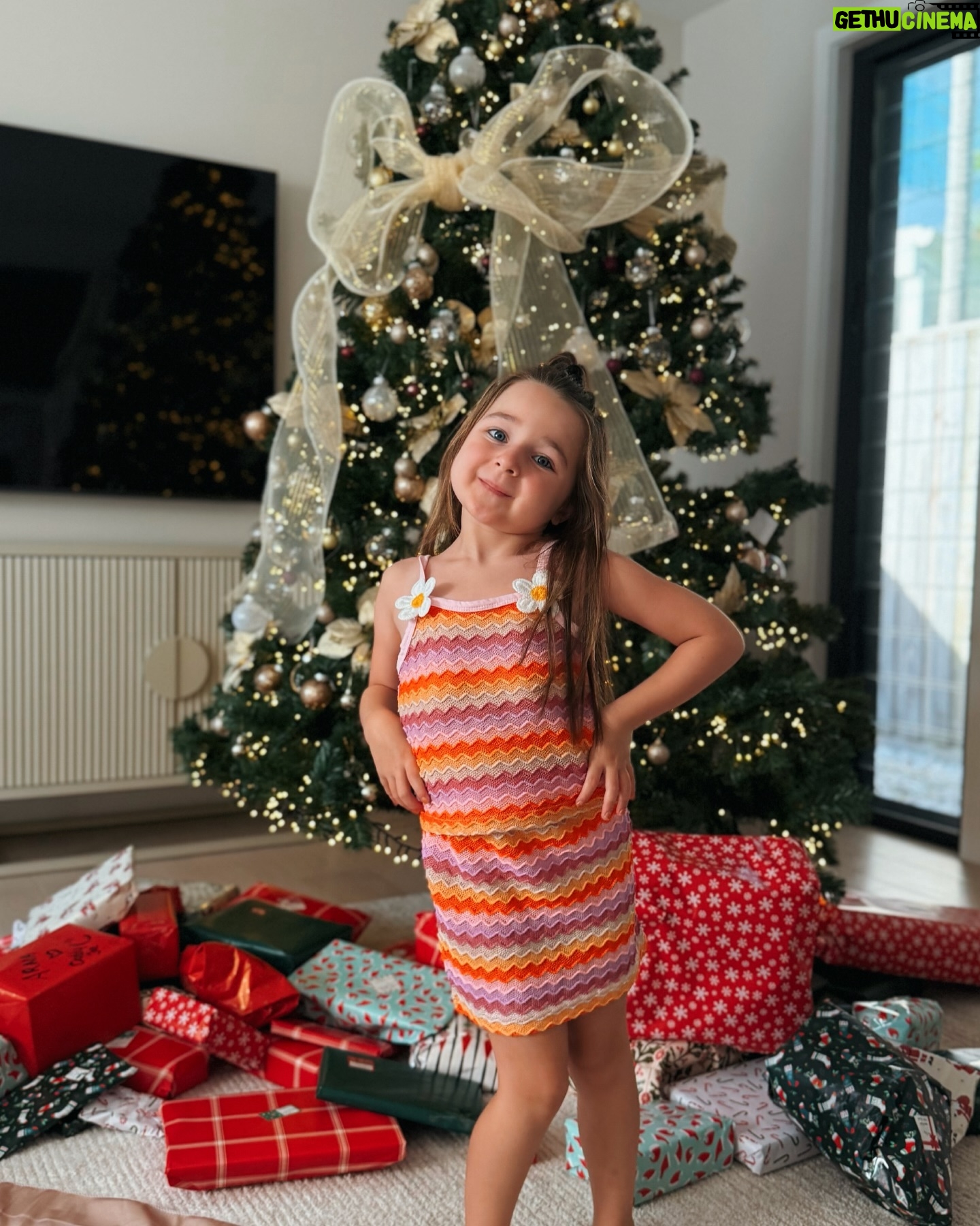 Kayla Itsines - 70.2K Likes - Merry Christmas Everyone 😍🎄 Love Arna and Jax 🥰