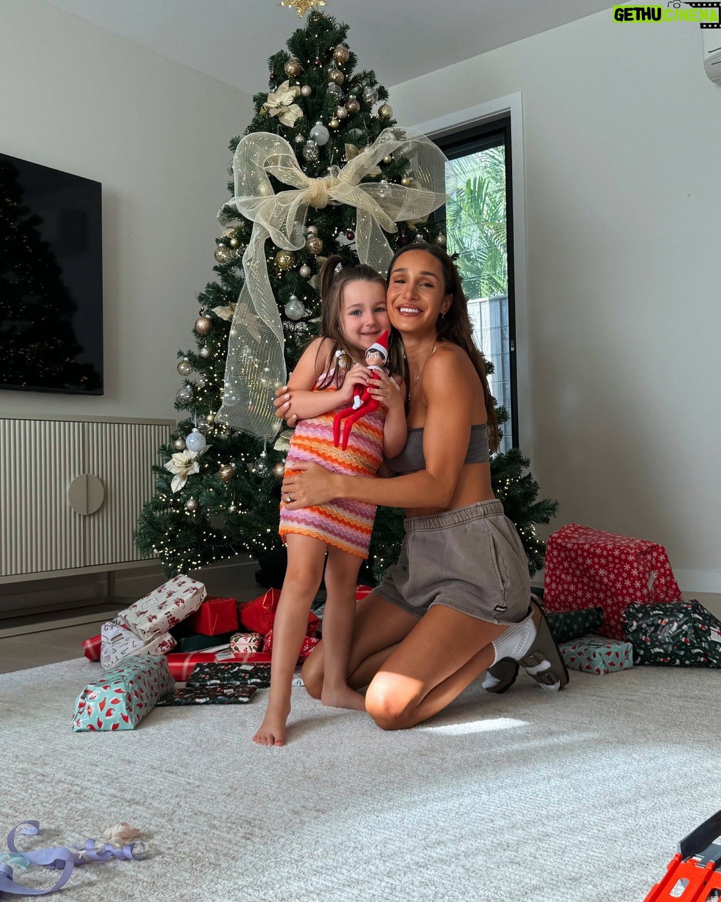Kayla Itsines - 70.2K Likes - Merry Christmas Everyone 😍🎄 Love Arna and Jax 🥰
