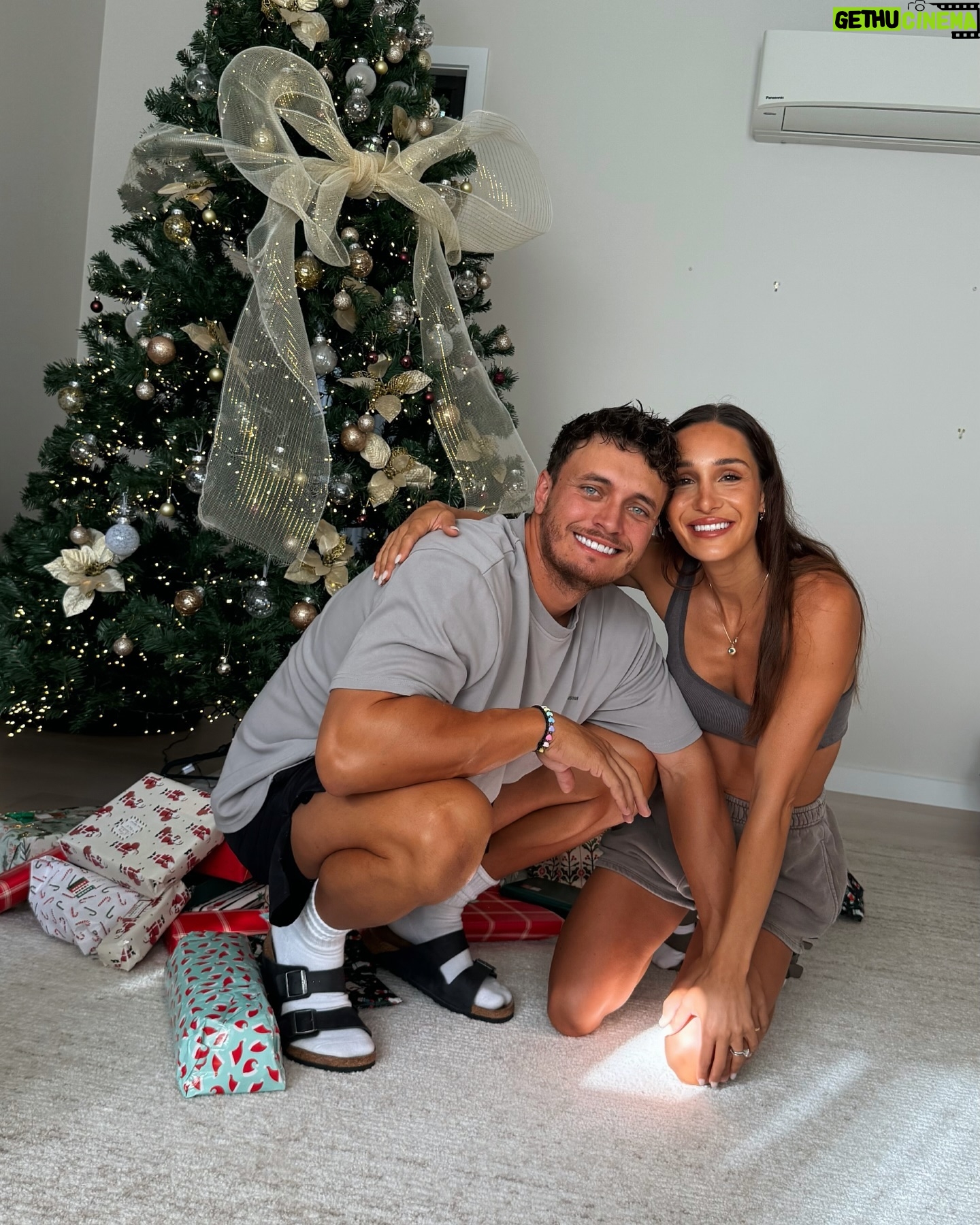 Kayla Itsines - 70.2K Likes - Merry Christmas Everyone 😍🎄 Love Arna and Jax 🥰