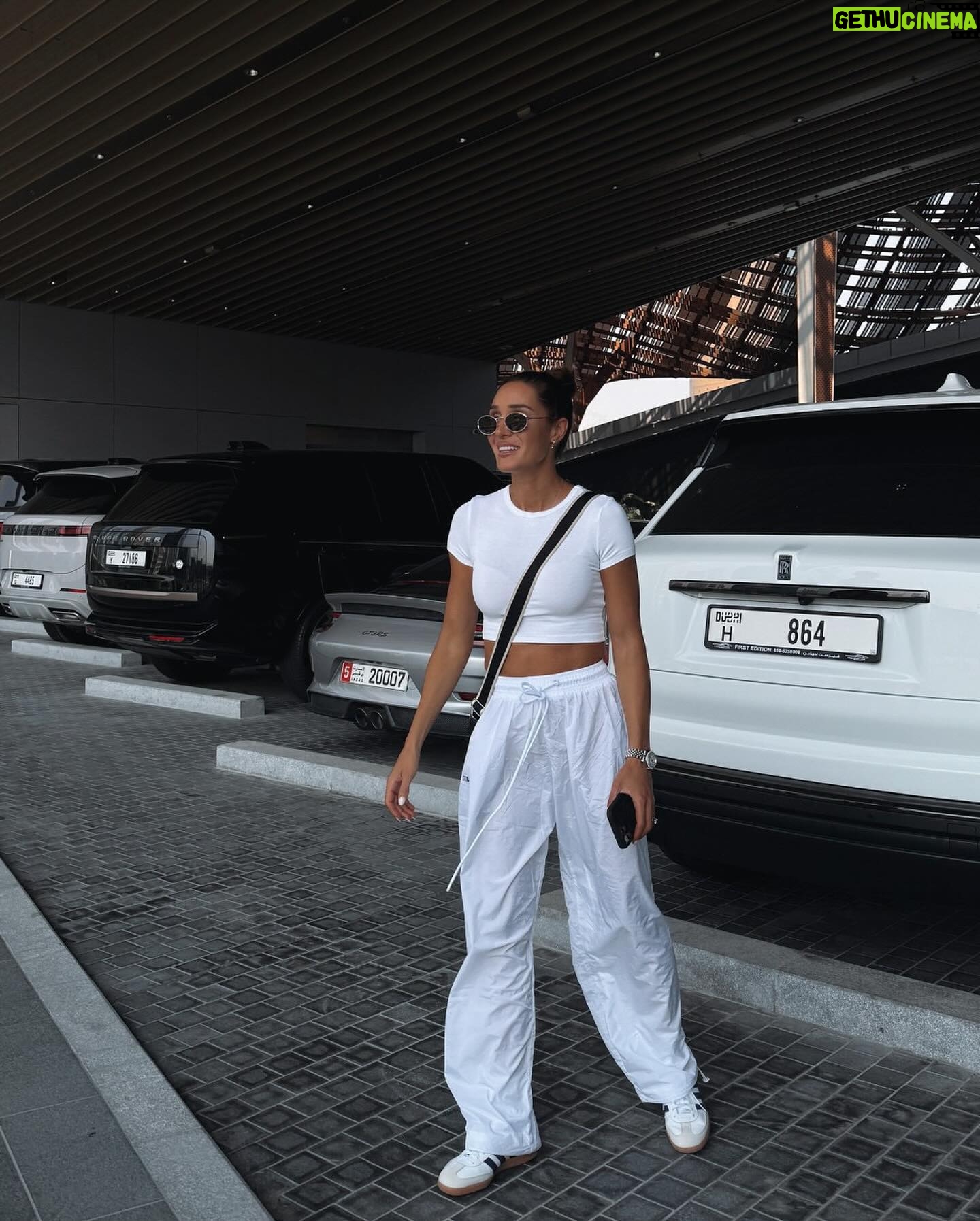 Kayla Itsines - 26.6K Likes - Dubai, thank you so much for having us 🇦🇪❤️
