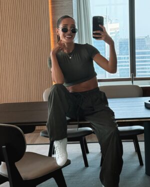Kayla Itsines Instagram - Dubai, thank you so much for having us 🇦🇪❤️