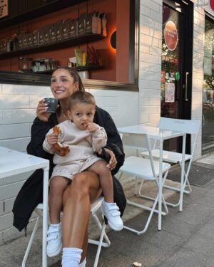 Kayla Itsines Instagram - A recap of how I spent the last few weeks of 2024... with family, eating LOTS of good food, and having some downtime to recharge.✨ 

What was your highlight? 🤩