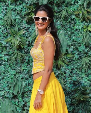 Keerthi Pandian Instagram - Manjal Manjal Manjal 🌕 💃🏽

PC @sanjaysooriya 
#Haldi #Rishikesh