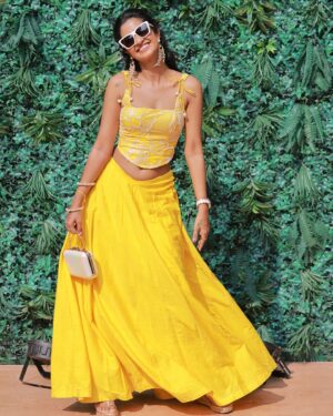 Keerthi Pandian Instagram - Manjal Manjal Manjal 🌕 💃🏽

PC @sanjaysooriya 
#Haldi #Rishikesh