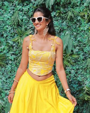 Keerthi Pandian Instagram - Manjal Manjal Manjal 🌕 💃🏽

PC @sanjaysooriya 
#Haldi #Rishikesh