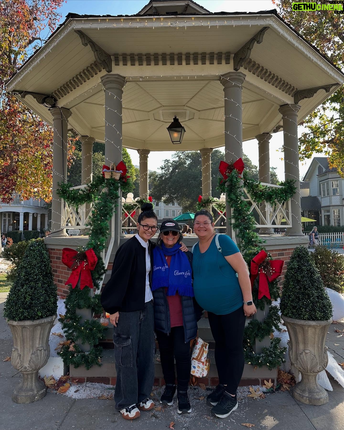Keiko Agena - 87.6K Likes - Had a blast at the Stars Hollow @wbtourhollywood. My mom and sister wanted to go. Thank you @jamesepettit for setting up a VIP tour with Amanda. She’s the best! We drank founder’s day punch and went to the prop house and took a bunch of pics and played around in Luke’s Diner in Lane’s old sweater. Such a special day with family and friends. @ashes.gigi.mini @halmoniagena @shinkawasaki @priskamusik @0abrahamkim0
Thank you @valeriescateyescream for saving that sweater for me. 💕
#gilmoregirls #lanekim