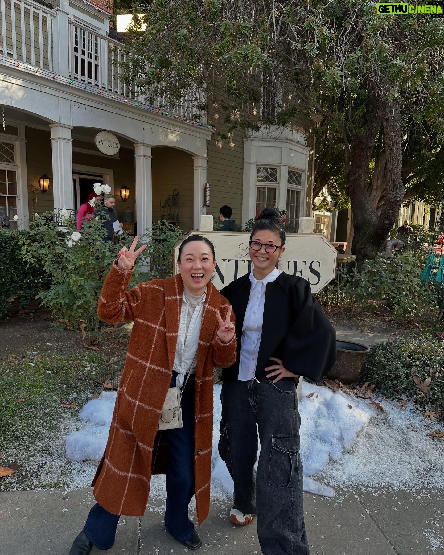 Keiko Agena - 11K Likes - Couple more shots from our epic day! “The Friends shot” @0abrahamkim0 @priskamusik @shinkawasaki @ashes.gigi.mini @halmoniagena
#gilmoregirls #lanekim