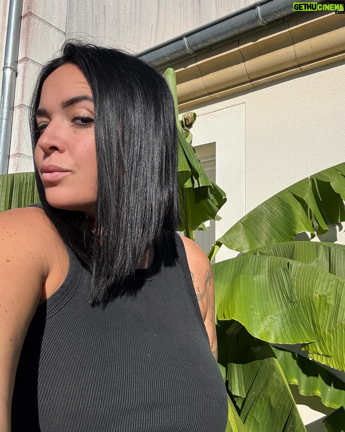 Kelly Helard - 5.3K Likes - ✨ Nouvelle coiffure, nouveau moi! ✨ J’ai osé un grand changement capillaire simplement parce que j’en avais envie. Aucun regret, que du bonheur! 💇♀️❤️ #HairTransformation #NewLook #LivingMyBestLife
Merci à ma copine @aadra_hair_and_beauty