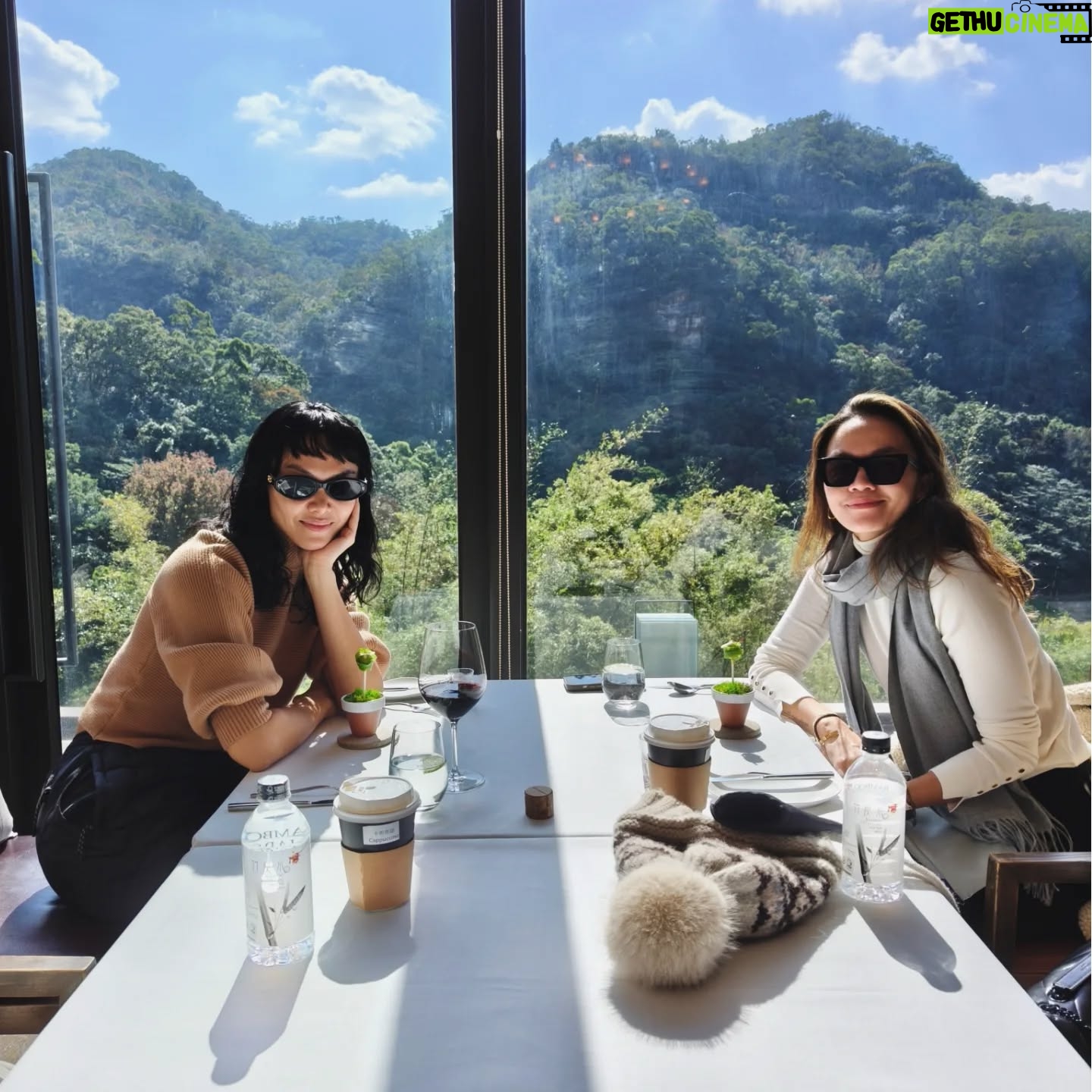 Kelly Tandiono - 4.4K Likes - That one sister that I love and want to wrink her neck from time to time 🤣🤣🤣 The one I can't get rid of but always miss and love forever ♥️😘
.
#Sisters #Sistersquad #Taipei #Taiwan