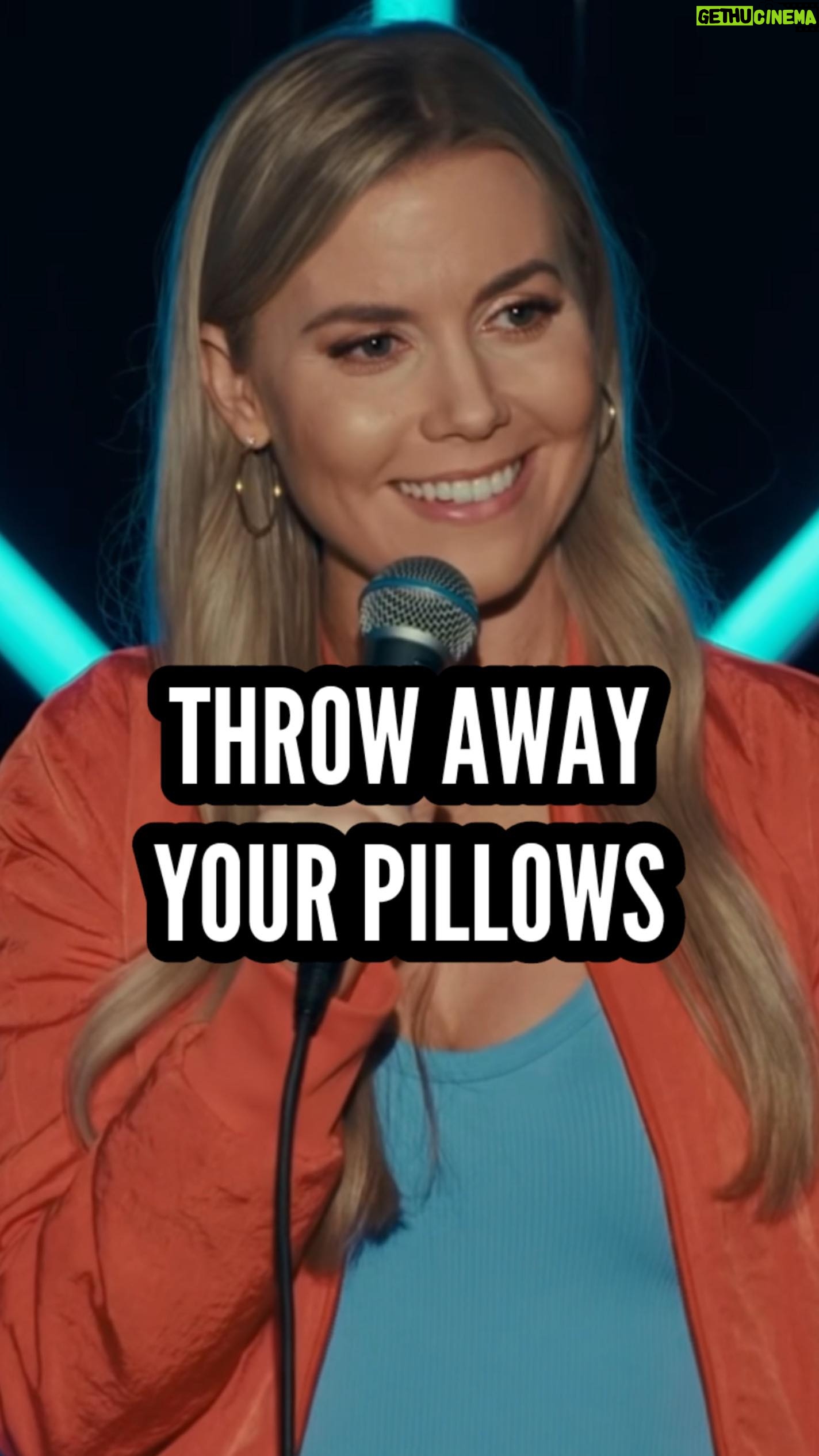 Kelsey Cook - 13.2K Likes - New year, old pillow 😬🛌
#standupcomedy #reels #homedecor #happynewyear