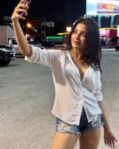 Actress Khushi Dubey HD Photos and Wallpapers December 2024
