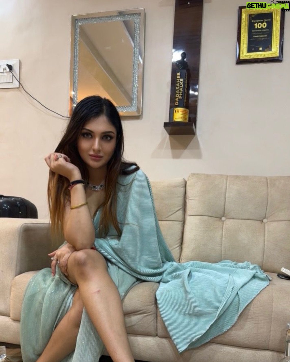 Khushi Mukherjee - 56.4K Likes - My love for saree ❤️
#saree #sareelove #sareelover