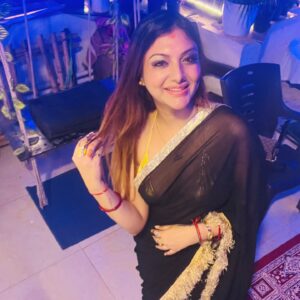Khushi Mukherjee Instagram - Do u like my saree n bikini combination ❤️❤️
Ohhh i love both !!!!
#saree #sareelove #sareelover #bikini #indianbeauty