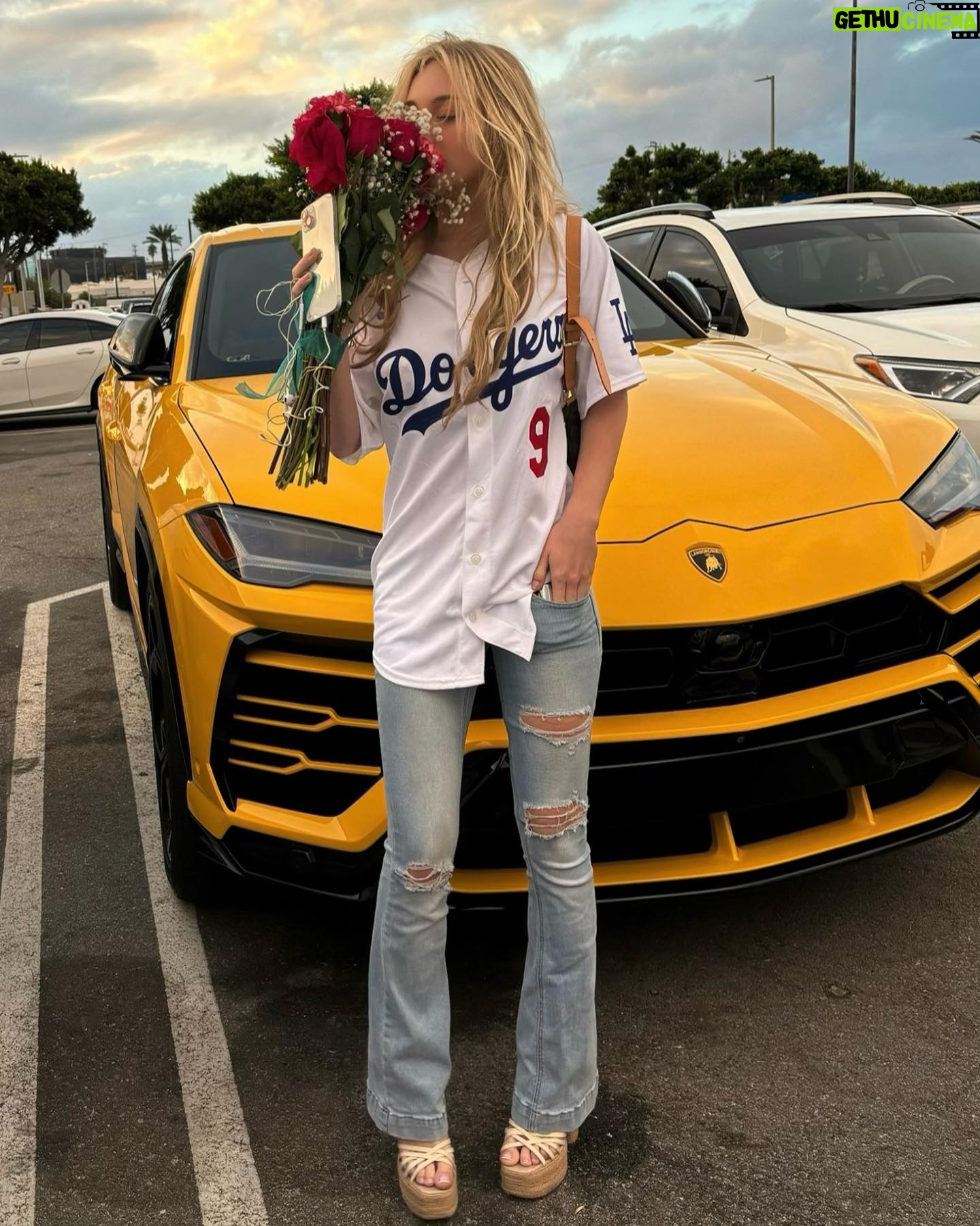 Kijsa Gifford - 16.1K Likes - Flowers are a girls best friendš