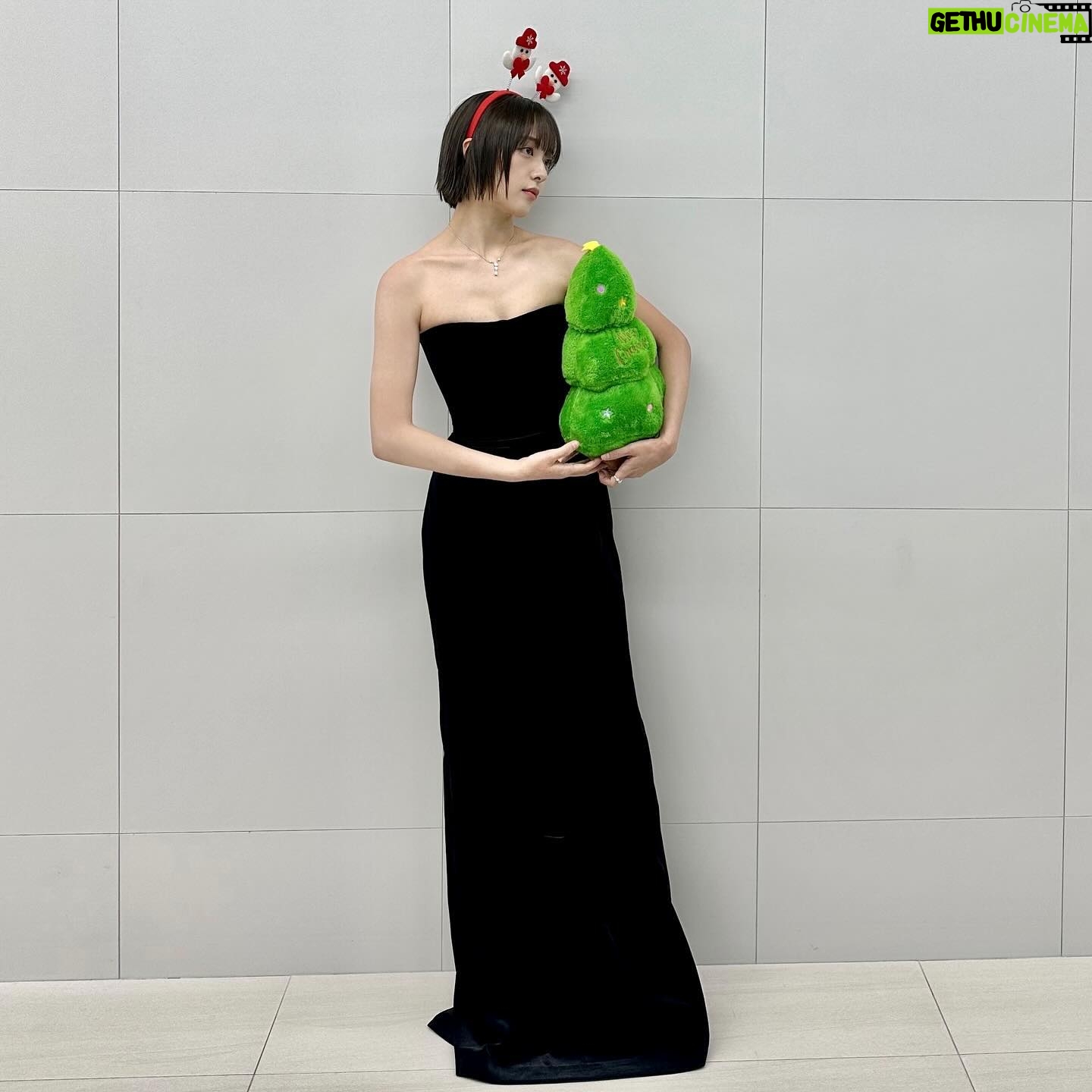 Kim Bo-ra - 24.4K Likes - 지난 21일, ‘2024 SBS 연기대상’에 시상자로 초대해 주셔서 감사했습니다 :) 내년에 방영될 드라마 ‘사마귀’ 많이 기대해 주세요!! 모두 메리 크리스마스, 감기 조심하세요🌈