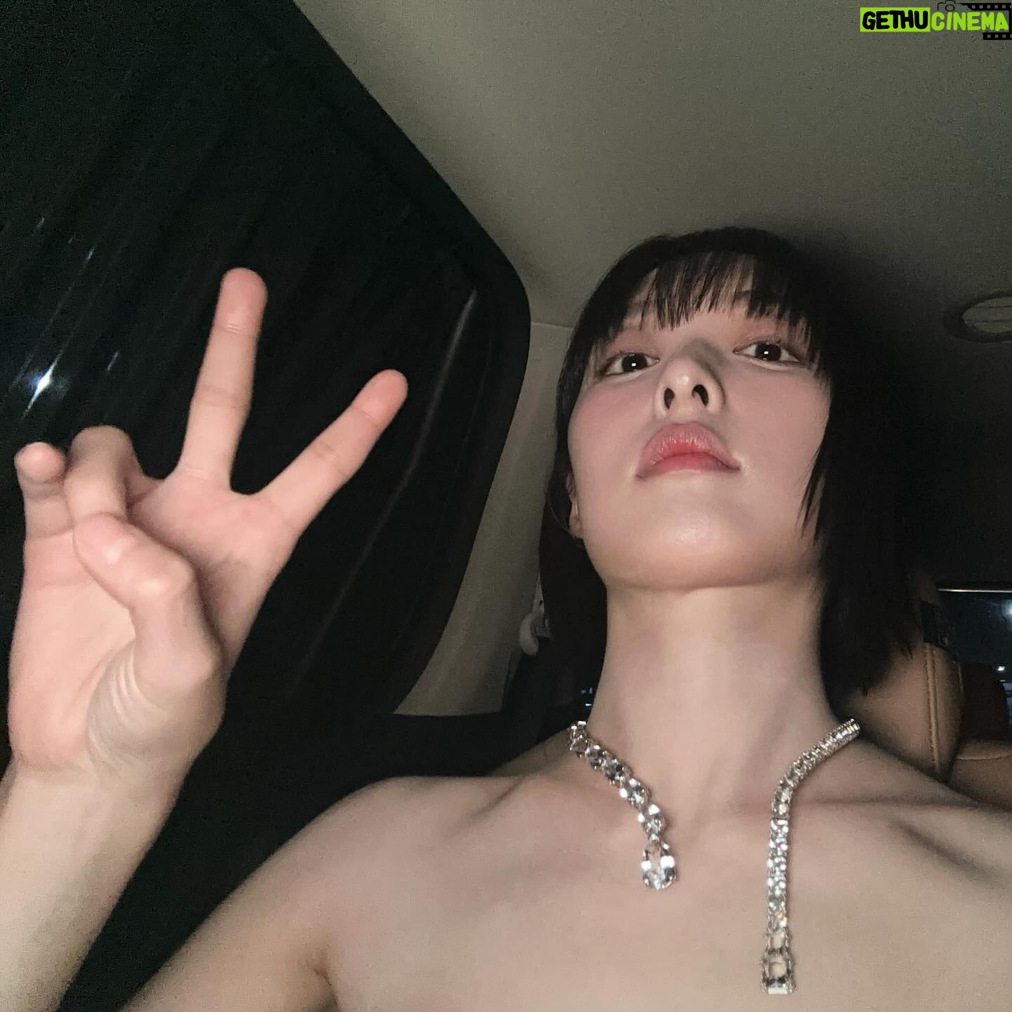 Kim Bo-ra - 24.4K Likes - 지난 21일, ‘2024 SBS 연기대상’에 시상자로 초대해 주셔서 감사했습니다 :) 내년에 방영될 드라마 ‘사마귀’ 많이 기대해 주세요!! 모두 메리 크리스마스, 감기 조심하세요🌈
