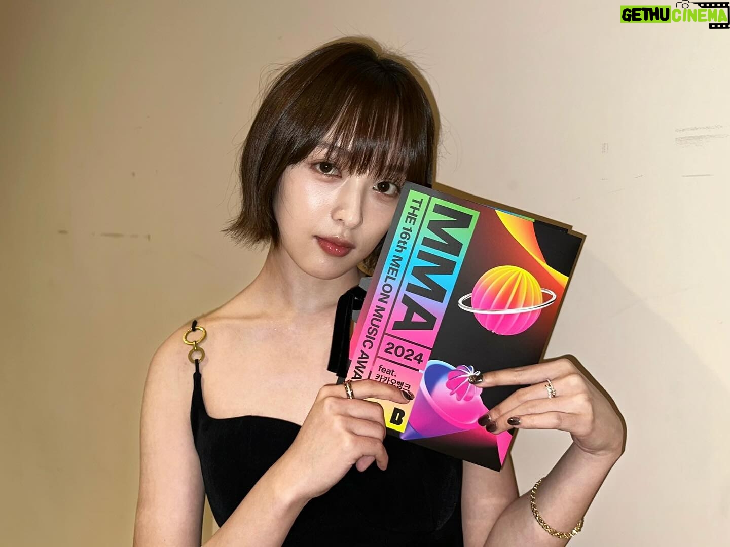 Kim Bo-ra - 22K Likes - The 16th Melon Music Awards, MMA2024(MMA, 멜론뮤직어워드) @melon_music 에서 시상을 하게 되어 영광이었습니다, 소중한 자리 감사합니다🍈🎵.
* @you_naaaaa 유나 만났다🤝🏻