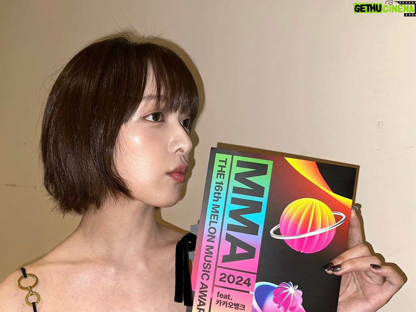Kim Bo-ra - 22K Likes - The 16th Melon Music Awards, MMA2024(MMA, 멜론뮤직어워드) @melon_music 에서 시상을 하게 되어 영광이었습니다, 소중한 자리 감사합니다🍈🎵.
* @you_naaaaa 유나 만났다🤝🏻