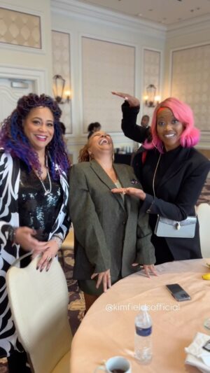 Kim Fields Instagram - #sundayfunnies w/these two. 😂❤️

@kimcoles @erikaalexanderthegreat #livingsingle @refreshbykf #funny #refreshretreatbykf  #sisters