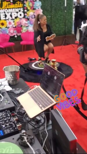 Kim Fields Instagram - THIS WEEKEND BRINGIN THE THUNDA LIKE WE DO TO THE ULTIMATE WOMEN’S EXPO IN ATL!!! See you guys at my @signatureblendsbykf booth all weekend AND on main-stage Sun! 

@uwexpo