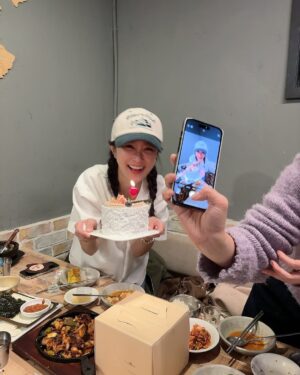 Kim Ji-min Instagram - 매일이 진심 행복했어요
선물도 너무 과분하게 많이받았어요
매일이 이렇게 행복할수 있구나 싶어요💕
