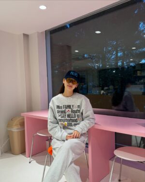 Kim Jin-kyung Instagram - 나보다 더 궁금해 하는 남편일상 ,,나를 곁들인😌👍🏻