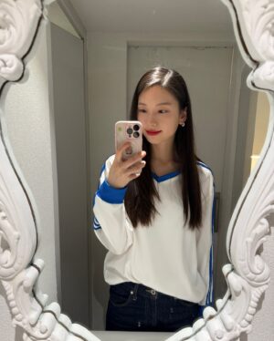 Kim Jin-kyung Instagram - 나보다 더 궁금해 하는 남편일상 ,,나를 곁들인😌👍🏻