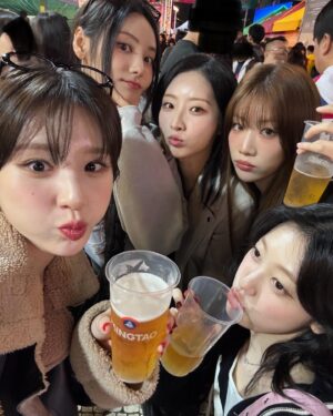Kim Jung-eun Instagram - 🩵🪽