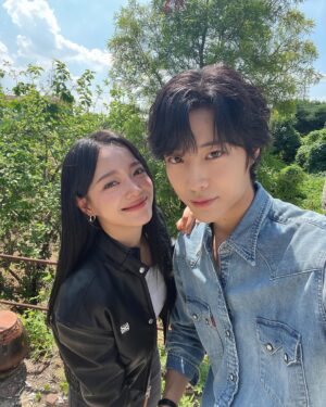 Kim Se-jeong Instagram - 단체 포스터💙
취하는 로맨스 D-4🩵
