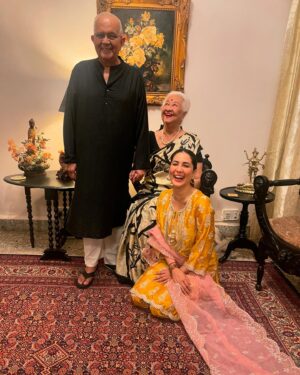 Kim Sharma Instagram - Saal Mubarak 🪔♥️👵🏼👴🏼👩🏾👩🏽🧿