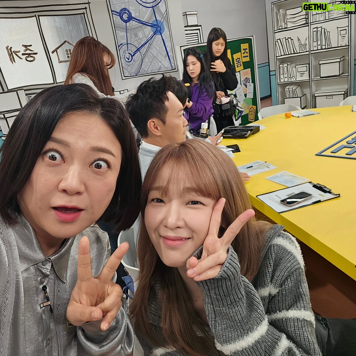 Kim Sook - 16.5K Likes - 저저번주는 조선의 소프라노 한기주와
저번주는 매란국극단 단장님 강소복과
이번주는 매란국극단 연구생 초록이와 함께
#올해 최고의 드라마 #정년이 #라미란 #장혜진 #승희