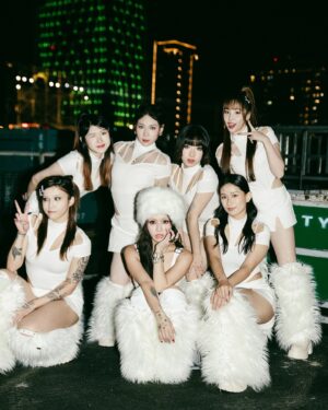 Kimberley Chen Instagram - Last photo(s) of 2024 🤍 
謝謝桃園跨年的嗨炸現場 💫

現在繼續趕場雲林～ 明年見 🙃