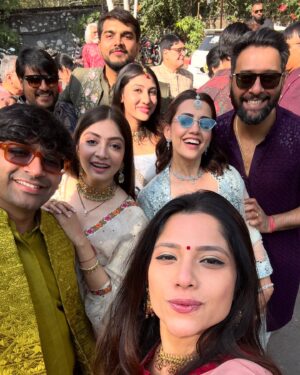 Kinjal Rajpriya Instagram - These Two ❤️ @iamaarohii @tatsatmunshi 
A unique wedding of our favourite people 🫶
Wishing you guys the best time together ahead !! #LotsOfLove 
Had the best of times with all together ✨
Picked my favourite candids from wedding !

And I did it, missed not a single function 😃 #PushedBackSocialAnxiety with fun & food 💃