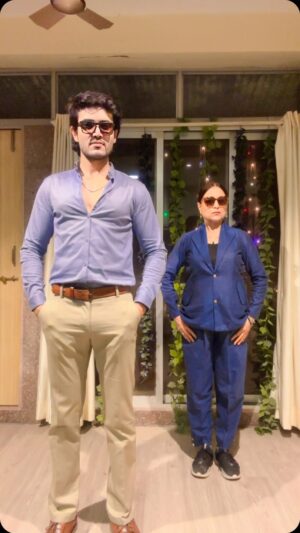 Kishori Shahane Instagram - Our way to tackle Monday Blues 💃🏻🕺🏻