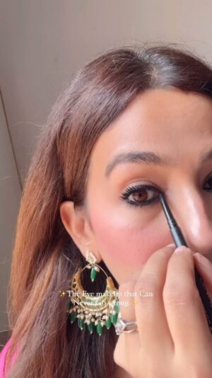 Kiwi Tandon Instagram - Whenever I do this eye makeup, I receive so many DMs asking how to achieve it. I hope this video will be helpful! 

If you’re ever unsure about which eye look to pair with your outfit, just remember that this makeup is quick to do and works with any color outfit .

Apply kajal on water line and tight line ( makes a huge difference) . I used gel eyeliner as it  looks more intense but you can use pen eyeliner also if u want . 

Kajal used : @hudabeauty doesn’t smudge for me :) 
Eyeliner : @inglot_india . I like Bobbi brown as well . I keep switching between two . 
Kurta &  Earrings @myntra 

( eyeliner, smudgeproof kajal, festival makeup, makeup for brown skin , karwachauth makeup, makeup for beginners)
#eyeliner #eyelinertutorial #smudgeproofkajal #festivemakeup #karwachauthmakeup #diwalimakeup #weddingmakeup #eyelineronpoint #kohleyes #howtoapplyeyeliner #waterproofmakeup #brownskinmakeup #beautyhacks #makeuphacks #makeupforbeginners #stepbystepmakeup