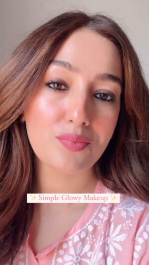 Kiwi Tandon Instagram - Makeup Tutorial after long time ✨

Details 👇
@charlottetilbury flawless filter 
@smashboxindia foundation 
@hudabeauty kajal 
@iconic.london mascara ( not that great , it clumps after sometime ) 😓
@benefitindia tint 
@hudabeauty lipstick shade bombshell 
@iconic.london highlighter ( best liquid highlighter) 

(Simple makeup, everyday makeup, makeup hacks, festive makeup, chikankari Kurtis, makeup for beginners) 
#simplemakeup #everydaymakeup #indianmakeup #glowymakeup