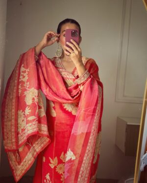 Kiwi Tandon Instagram - 🪔Stepping in to a festive month with grace and ethnic vibes ✨✨

(Festive outfits, festival looks, karwachauth outfits, Diwali look, karwachauth makeup, Diwali makeup, ethnic wear, myntra finds ) 

#ethniclook #karwachauthspecial #diwalioutfit #karwachauth2024 
#karwachauthoutfit #karwachauthmakeup #diwalimakeup #brownskingirl #explore #makeupinspiration #fashioningluencer #festivaloutfits #grwm #indianfashionblogger #indianfashionblog #indiansuits #kurtasets #festivalkurtasets #browngirlbloggers #outfitinspirations #indianfestivals #navratri2024 
#weddingmakeup #newlywed #selfmakeup