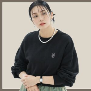 Ko Shibasaki Instagram - 【キービジュアル第3弾🧳】
　MES VACANCES 新ライン “VOYAGE”
＼ 　　　　　KV第3弾公開　　　　　　／　　

本日よりMES VACANCES公式サイトにて
ブランドディレクター 柴咲コウ の新KVを公開！

詳細は @mes_vacances_official
プロフィールリンクよりご覧ください🌿

#MESVACANCES #ミヴァコンス #旅するように暮らす
#VOYAGE #24AW #24FW
#柴咲コウ #koshibasaki